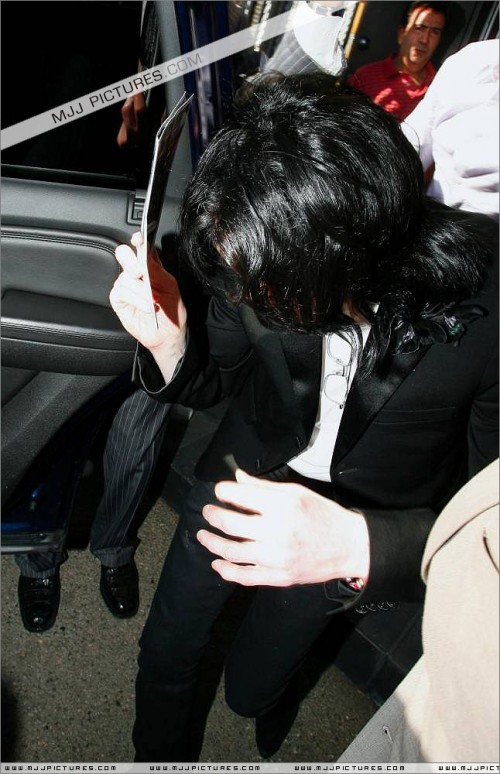 Michael shopping in Beverly Hills 2008 (184)
