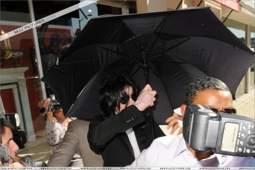 Michael shopping in Beverly Hills 2008 (190)