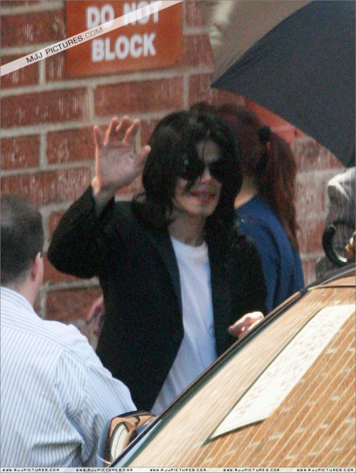 Michael shopping in Beverly Hills 2008 (196)