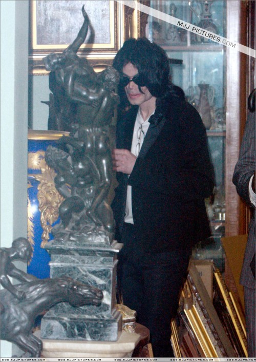 Michael shopping in Beverly Hills 2008 (198)