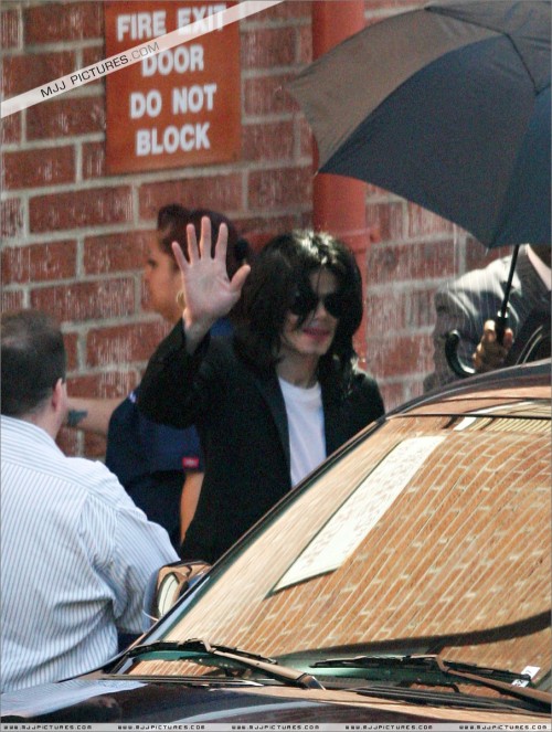 Michael shopping in Beverly Hills 2008 (199)
