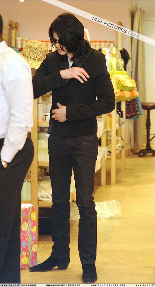 Michael shopping in Beverly Hills 2008 (206)