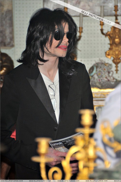 Michael shopping in Beverly Hills 2008 (207)