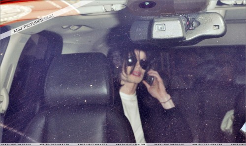 Michael shopping in Beverly Hills 2008 (208)