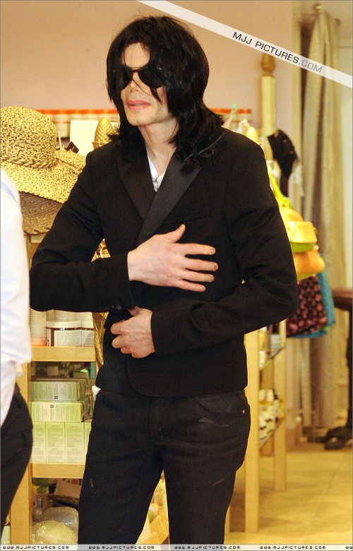 Michael shopping in Beverly Hills 2008 (212)