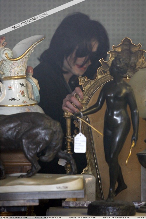Michael shopping in Beverly Hills 2008 (213)