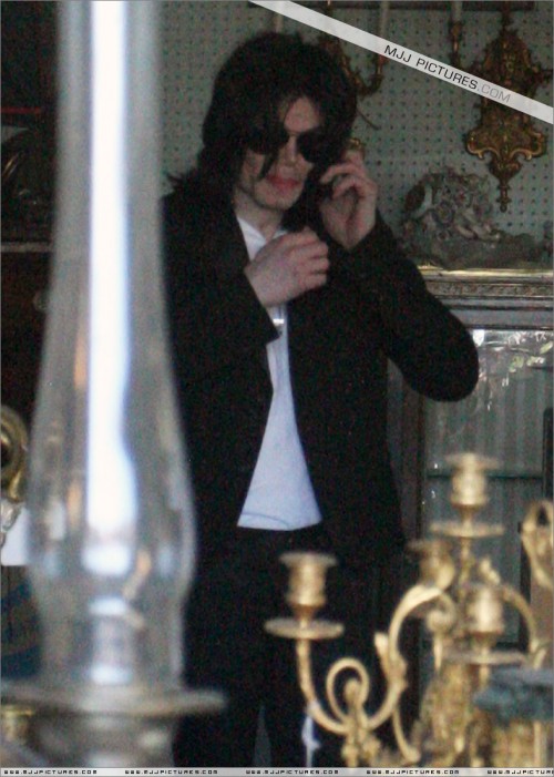 Michael shopping in Beverly Hills 2008 (229)