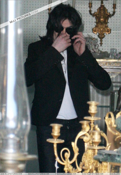 Michael shopping in Beverly Hills 2008 (231)