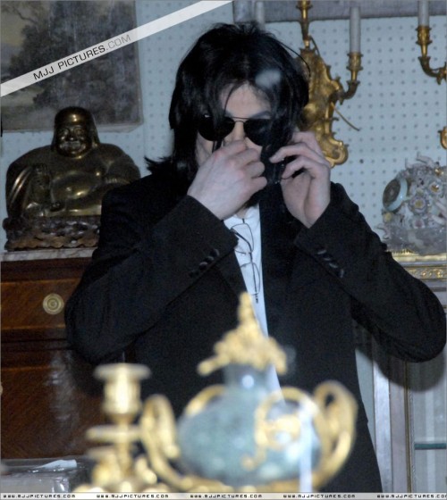Michael shopping in Beverly Hills 2008 (233)