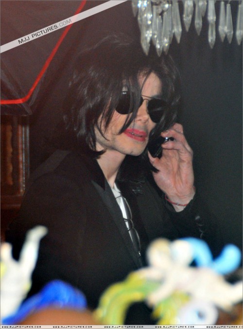 Michael shopping in Beverly Hills 2008 (235)