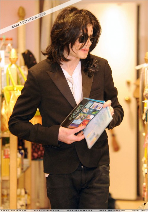 Michael shopping in Beverly Hills 2008 (238)