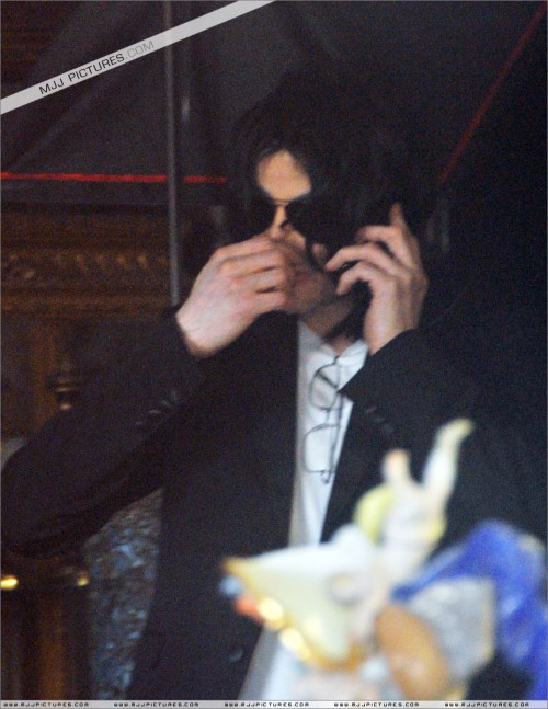 Michael shopping in Beverly Hills 2008 (241)