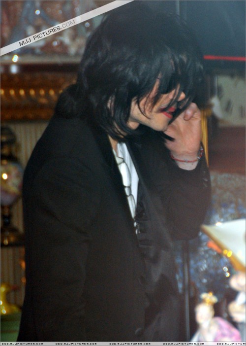 Michael shopping in Beverly Hills 2008 (245)