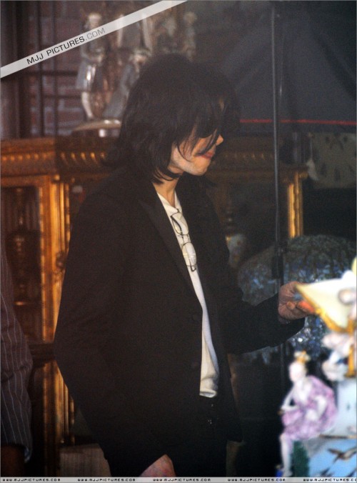 Michael shopping in Beverly Hills 2008 (249)