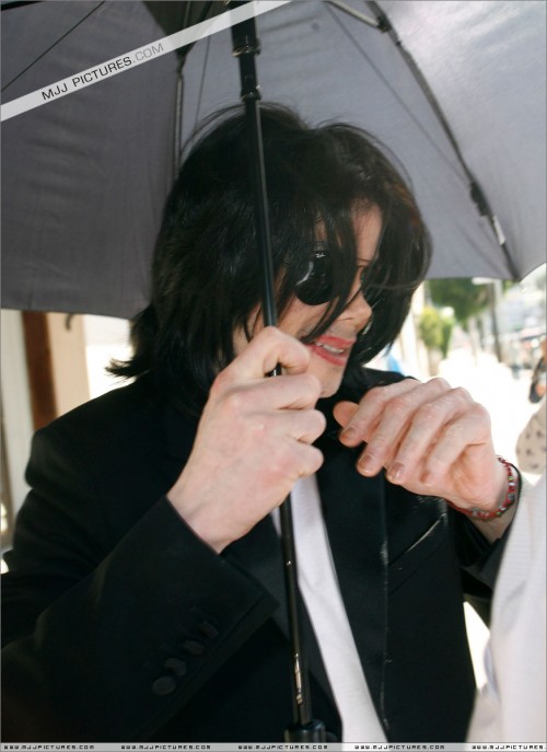Michael shopping in Beverly Hills 2008 (69)