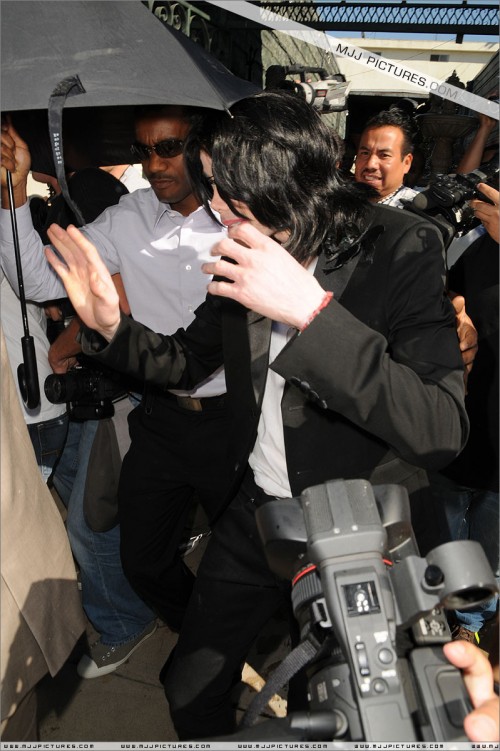 Michael shopping in Beverly Hills 2008 (99)