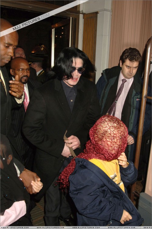 October 12 2005 Michael visits Harrods (1)