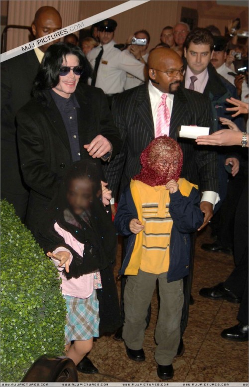 October 12 2005 Michael visits Harrods (10)