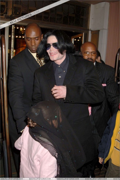 October 12 2005 Michael visits Harrods (3)