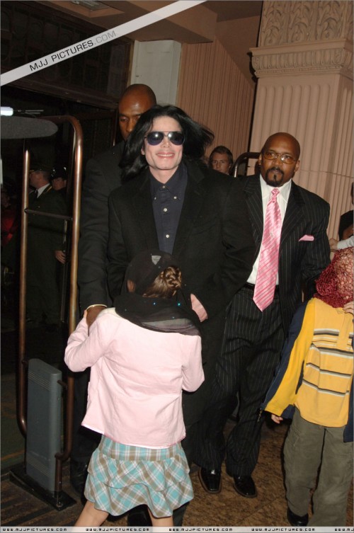 October 12 2005 Michael visits Harrods (4)