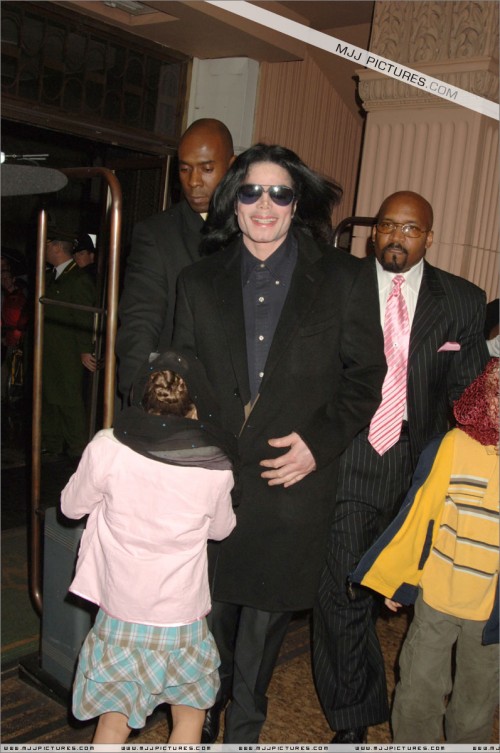 October 12 2005 Michael visits Harrods (5)