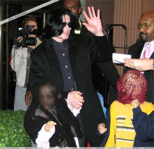 October 12 2005 Michael visits Harrods (7)
