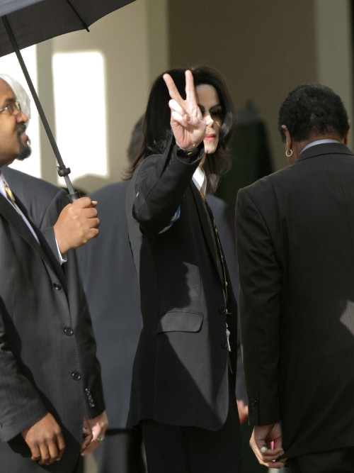 SANTA MARIA, CA - MARCH 23: Michael Jackson waves a peace sign at fans as he enters the Santa Barbar