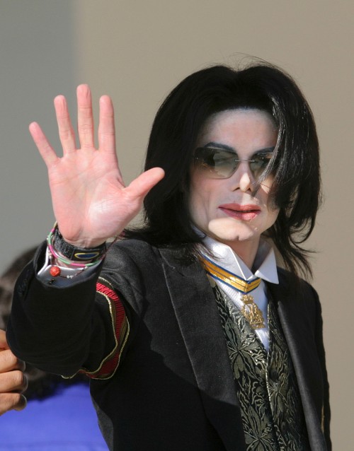 SANTA MARIA, CA - MARCH 29: Singer Michael Jackson arrives at the Santa Barbara County Courthouse fo